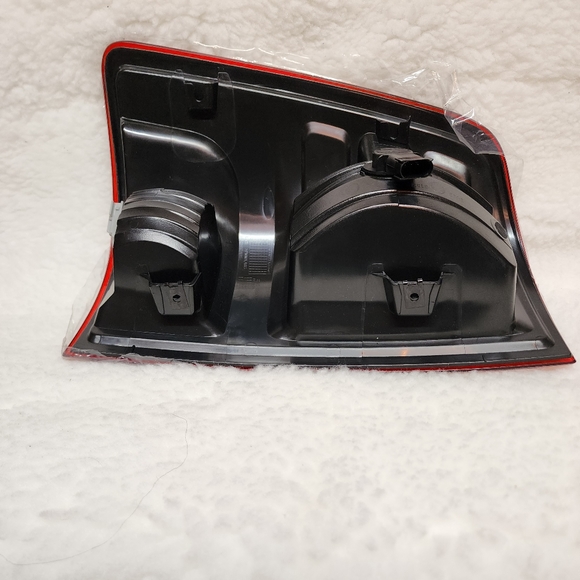 Right Tail Light Passenger Side vehicle part See Pictures For all information. - Picture 6 of 11